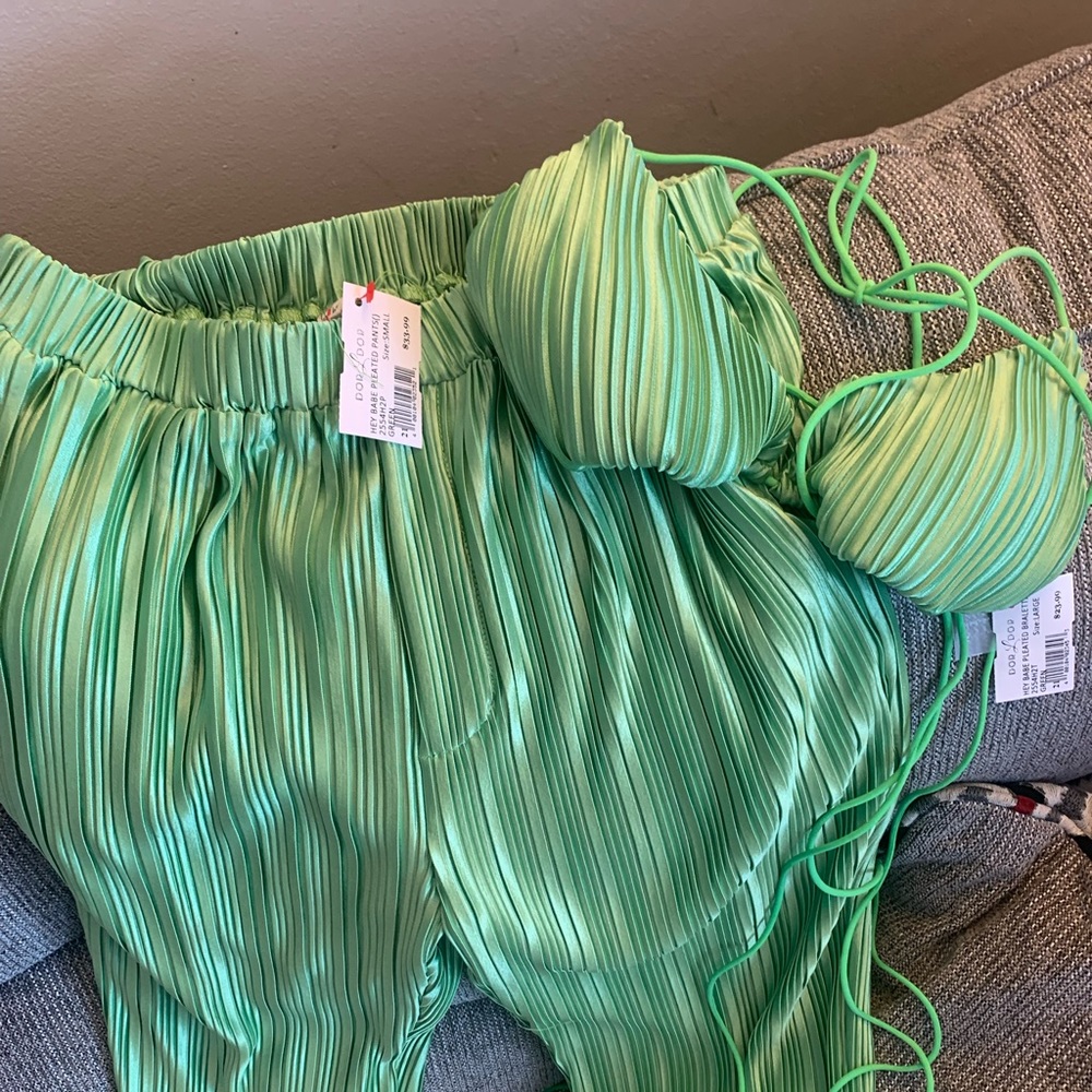 Top is size Large and the bottom pants are size Small